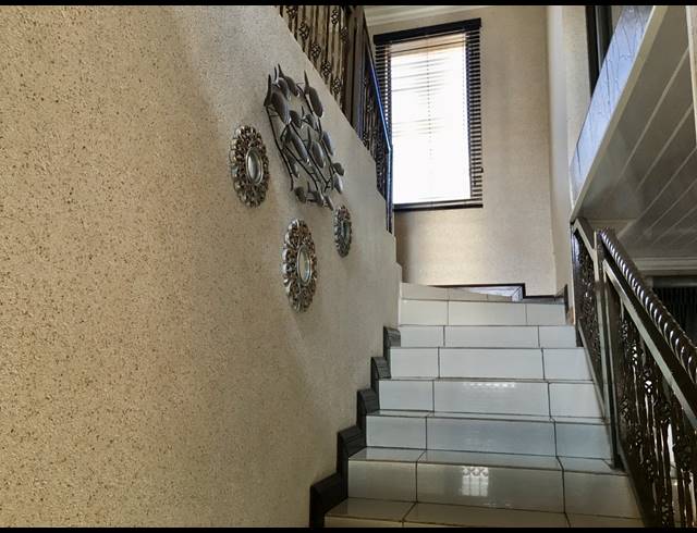 5 BEDROOM HOUSE FOR SALE IN SERALA VIEW